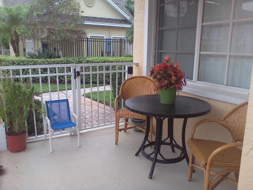 COURTYARDS AT WILLOUGHBY CONDO - Residential Lease