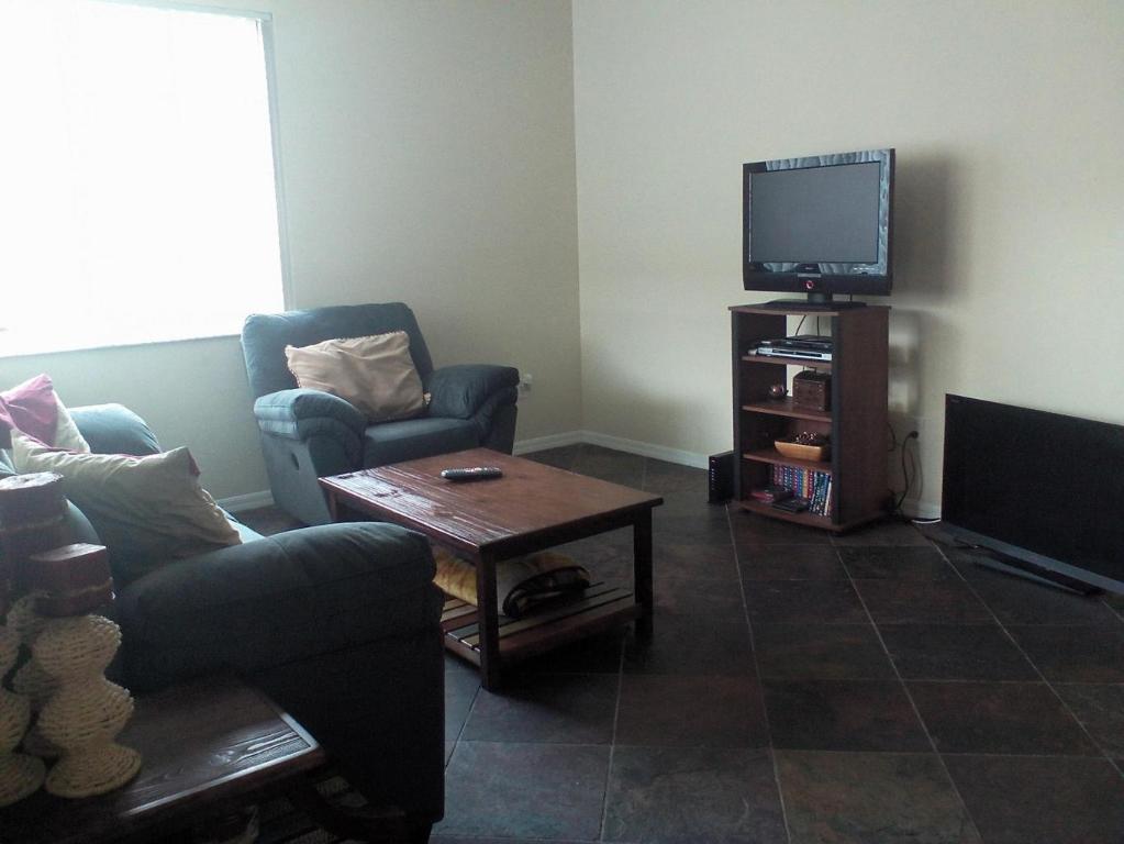 COURTYARDS AT WILLOUGHBY CONDO - Residential Lease