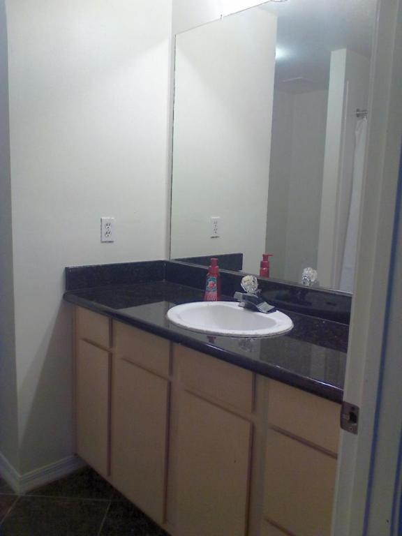 COURTYARDS AT WILLOUGHBY CONDO - Residential Lease