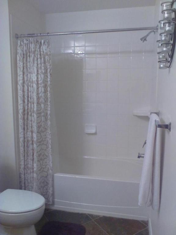 COURTYARDS AT WILLOUGHBY CONDO - Residential Lease