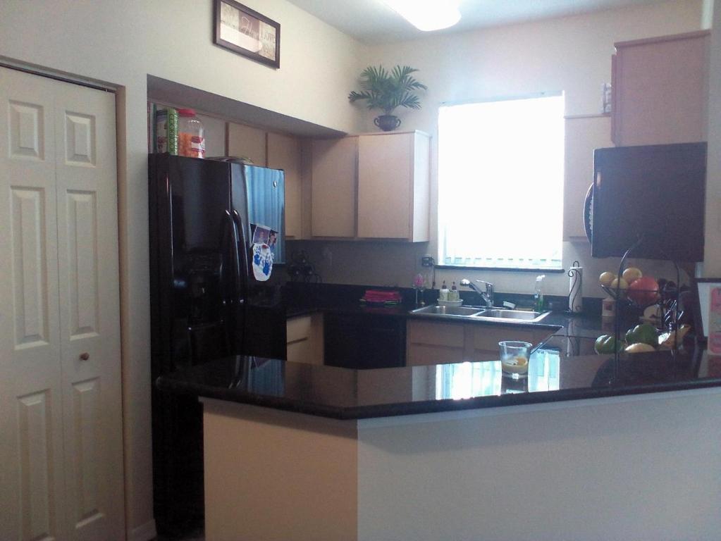 COURTYARDS AT WILLOUGHBY CONDO - Residential Lease