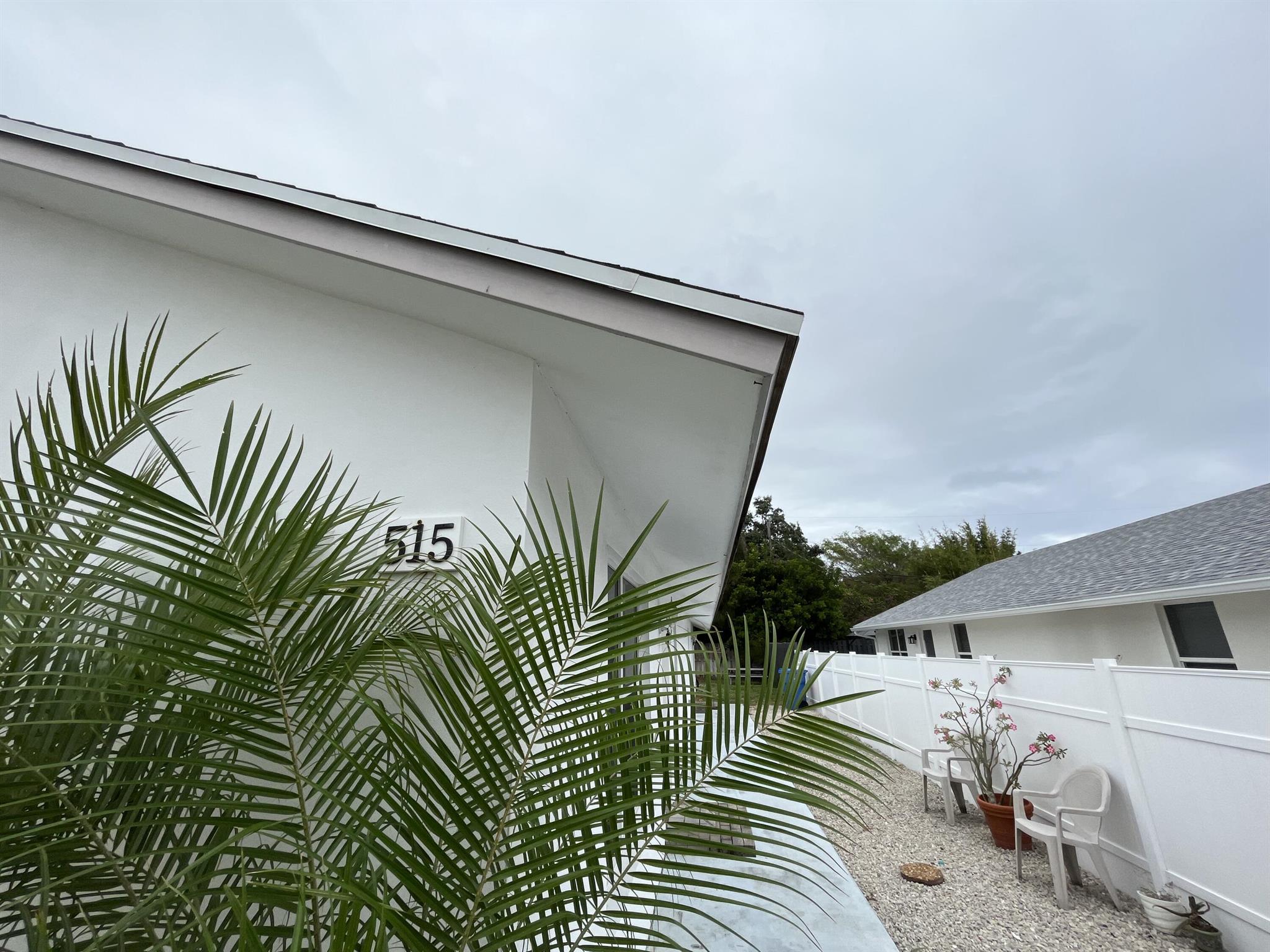 Beautifully remodeled 2 bed/ 2 bath duplex in Lantana, just past the E Ocean Avenue bridge. Minutes from shopping, dining, nightlife, the beaches, and I-95. Unit features updated kitchen with stainless steel appliances & black granite countertops. Freshly painted interior and new carpet in bedrooms. Front loading washer and dryer included. Two parking spaces in the designated driveway.