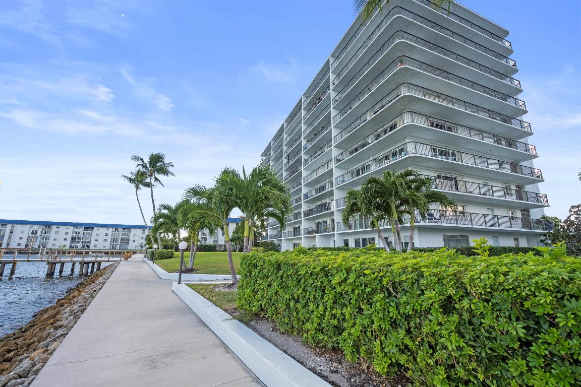 LAKE HARBOR COVE CONDO - Residential