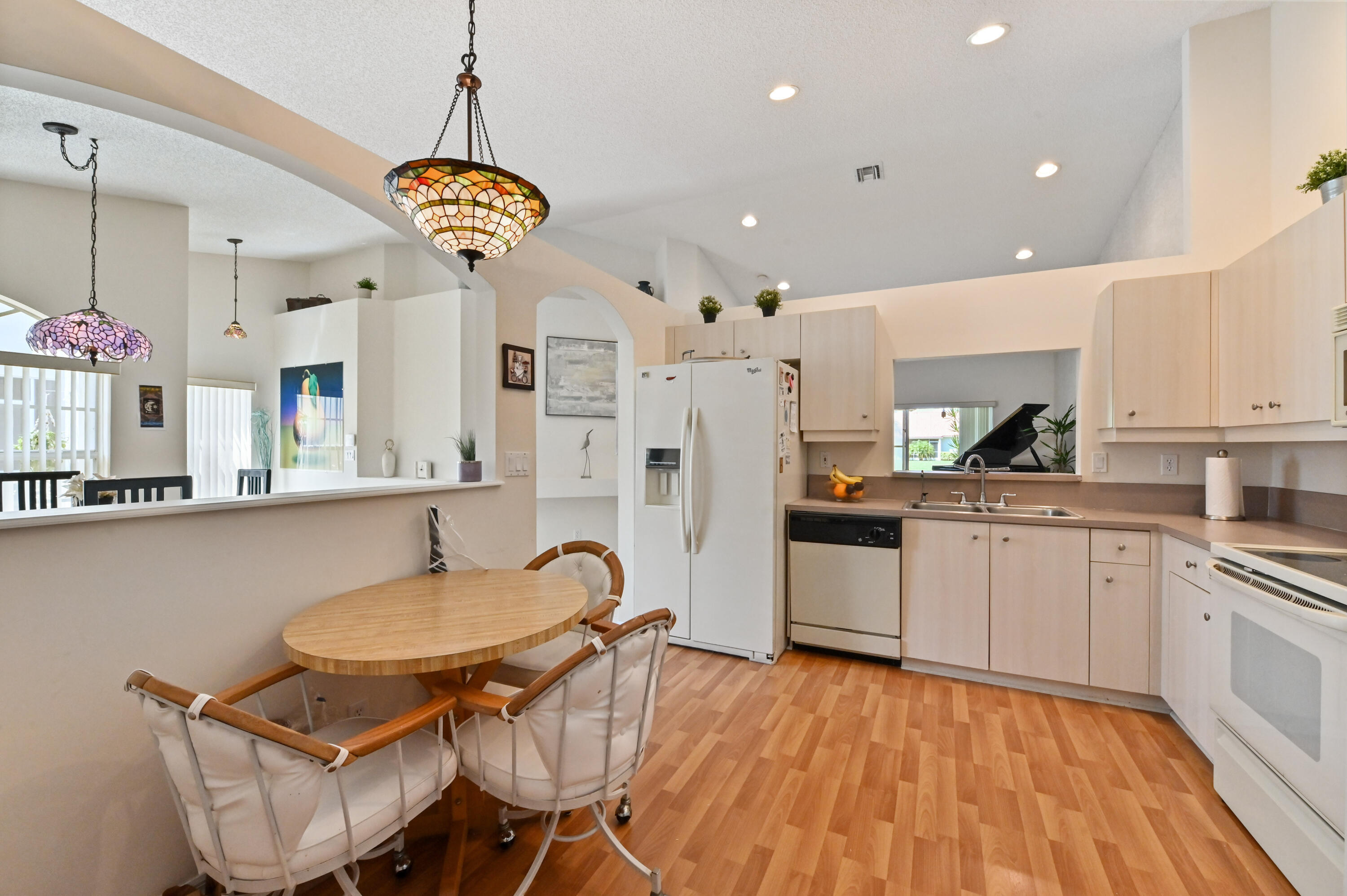 FLORAL LAKES - Residential