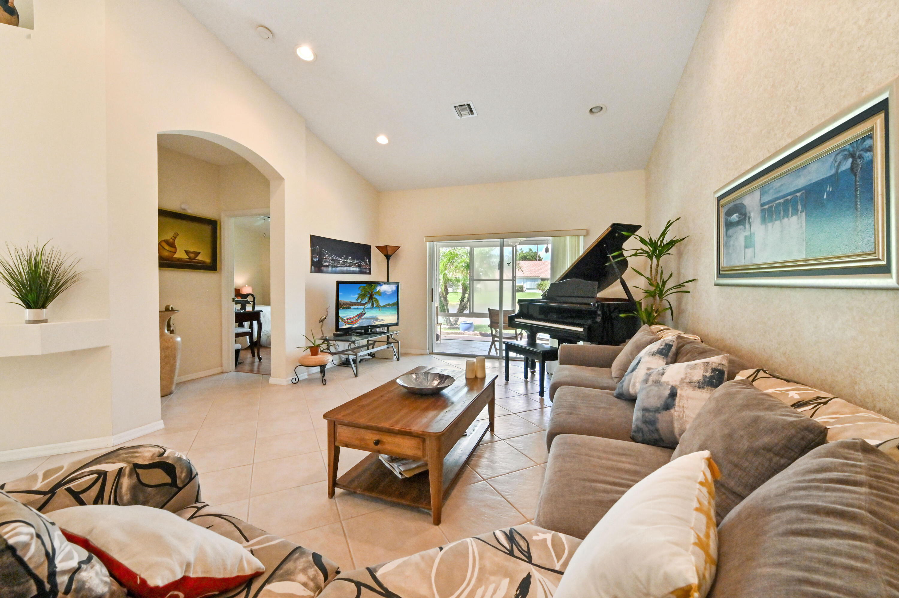 FLORAL LAKES - Residential