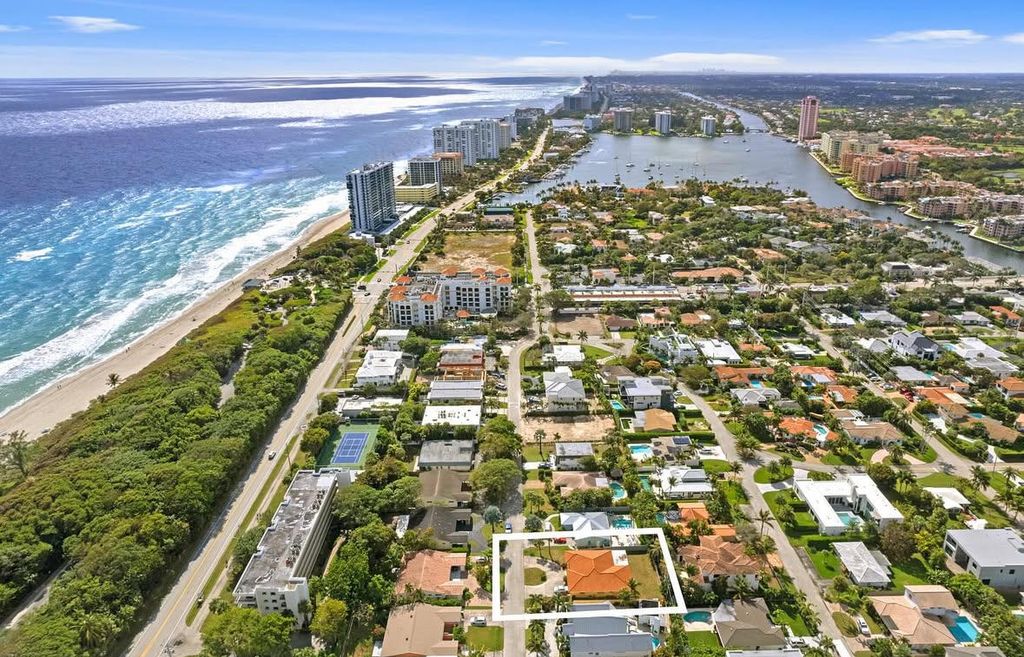 Photo of 237 NE Wavecrest Way, Boca Raton, FL 33432 (MLS # R11085353)