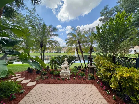 264 River Bluff Lane, Royal Palm Beach, FL MLS: R11077641