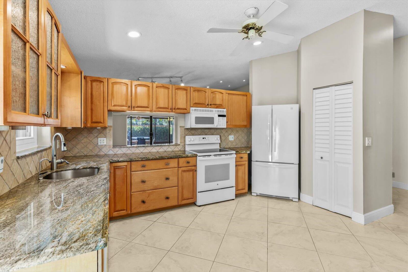 CRYSTAL POINTE 3 - Residential