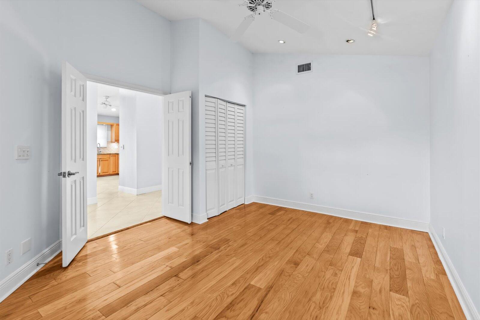 CRYSTAL POINTE 3 - Residential