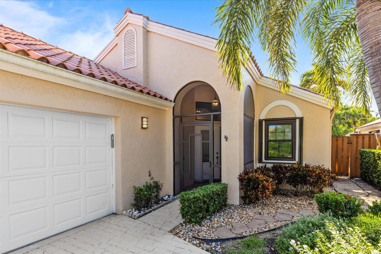 2674 La Lique Circle