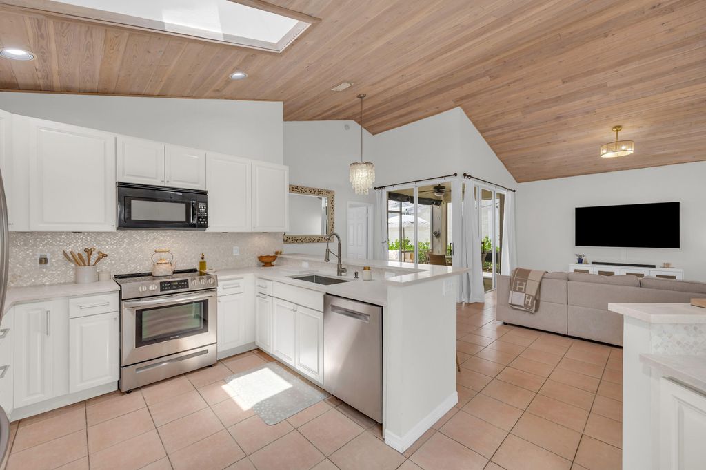 Photo of 30 Selby Lane, Palm Beach Gardens, FL 33418 (MLS # R11134617)