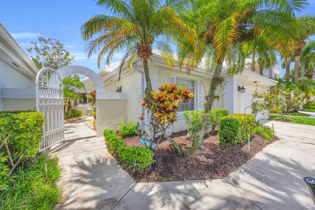 Photo of 30 Selby Lane, Palm Beach Gardens, FL 33418 (MLS # R11134617)