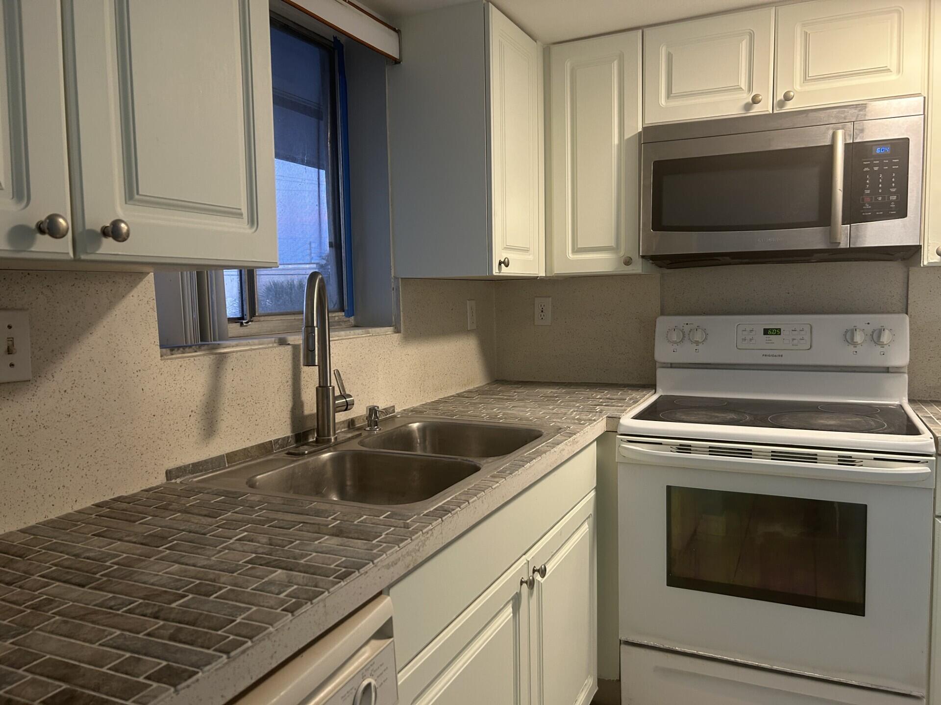 1501 Crescent E49 Circle E49