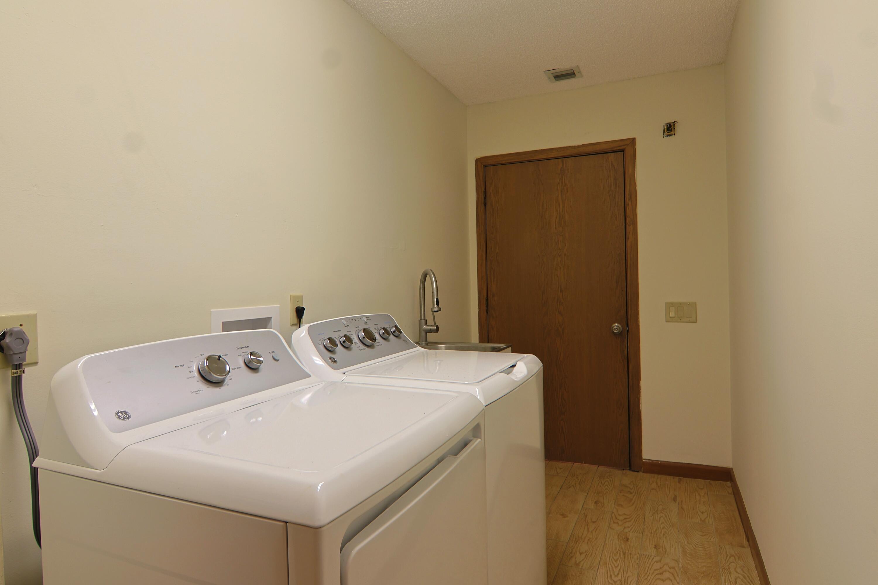 DELRAY MNR - Residential Income