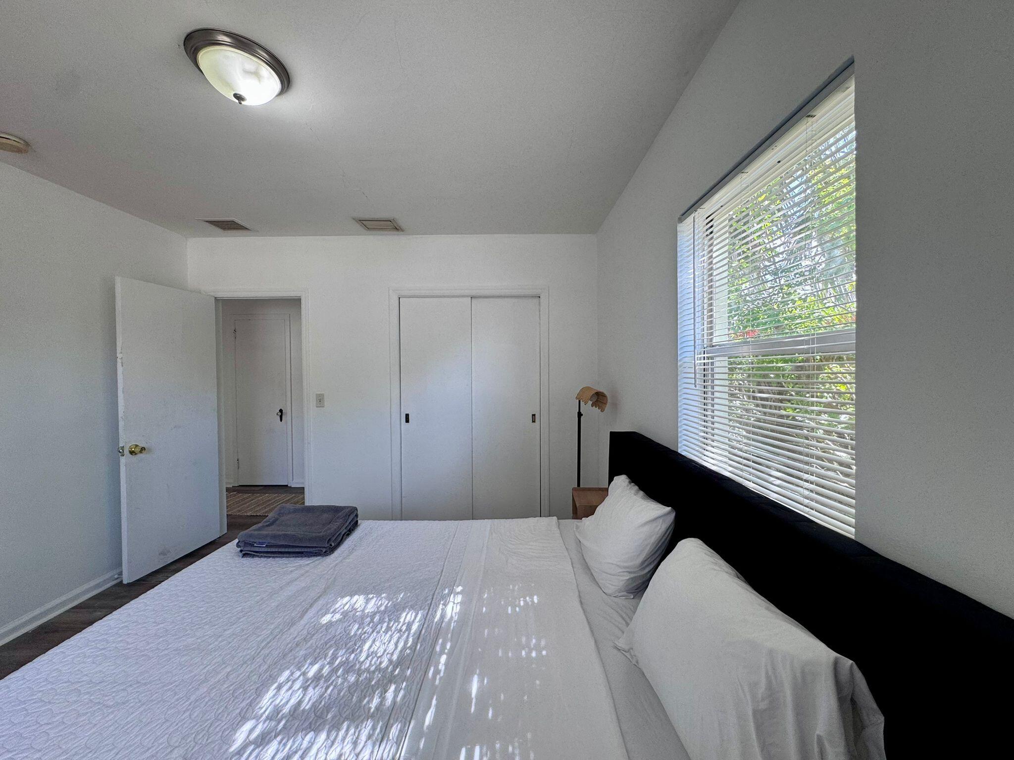 LAKE WORTH TOWN OF - Residential Lease