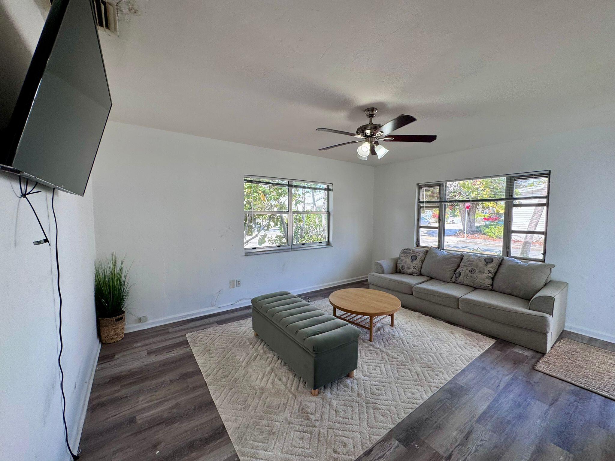 LAKE WORTH TOWN OF - Residential Lease