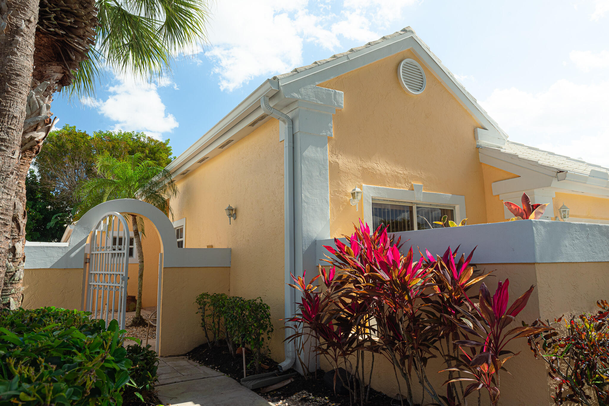 BREAKERS WEST 13 - Residential