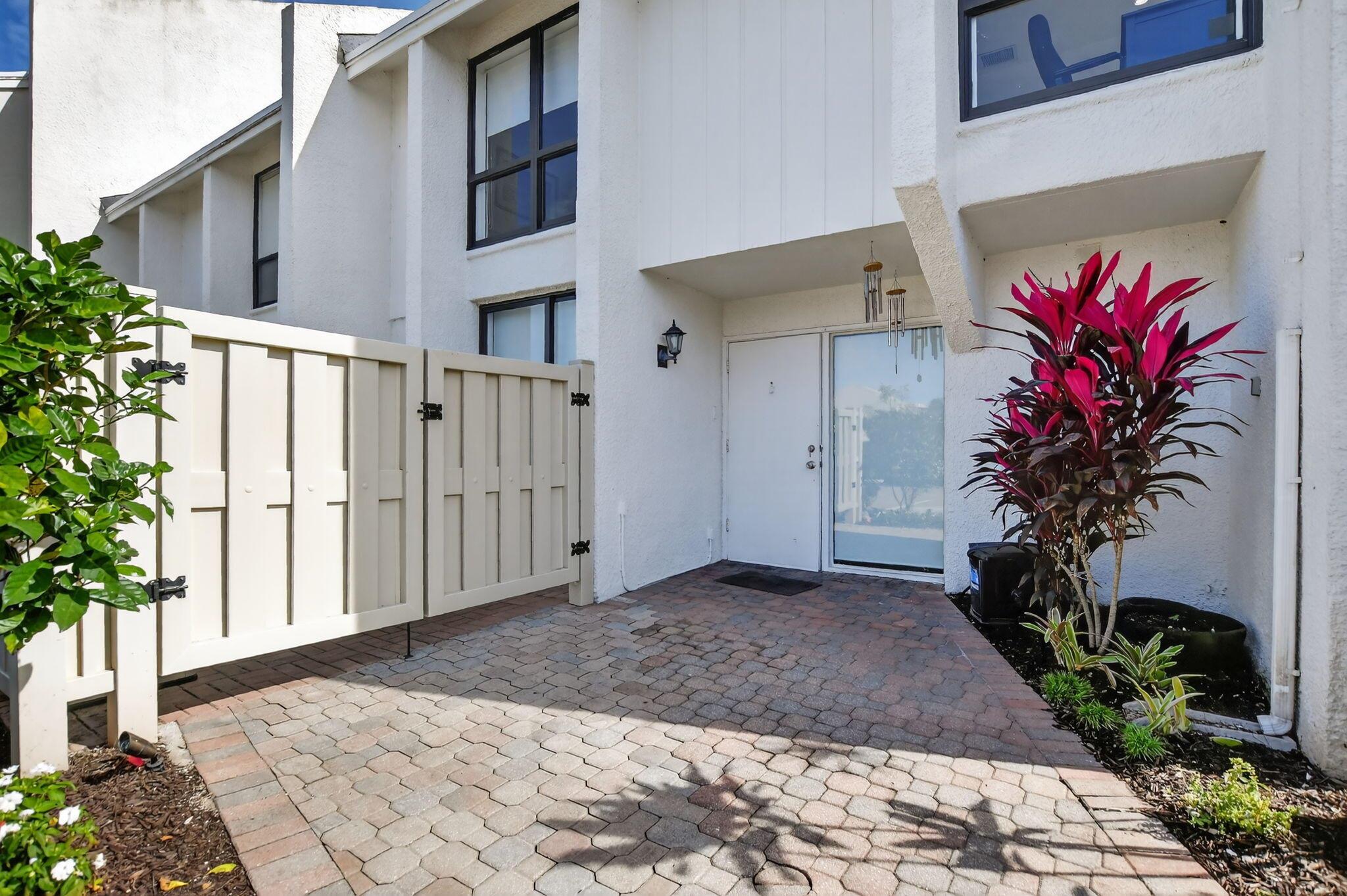 Bridgewood Townhouse - Residential