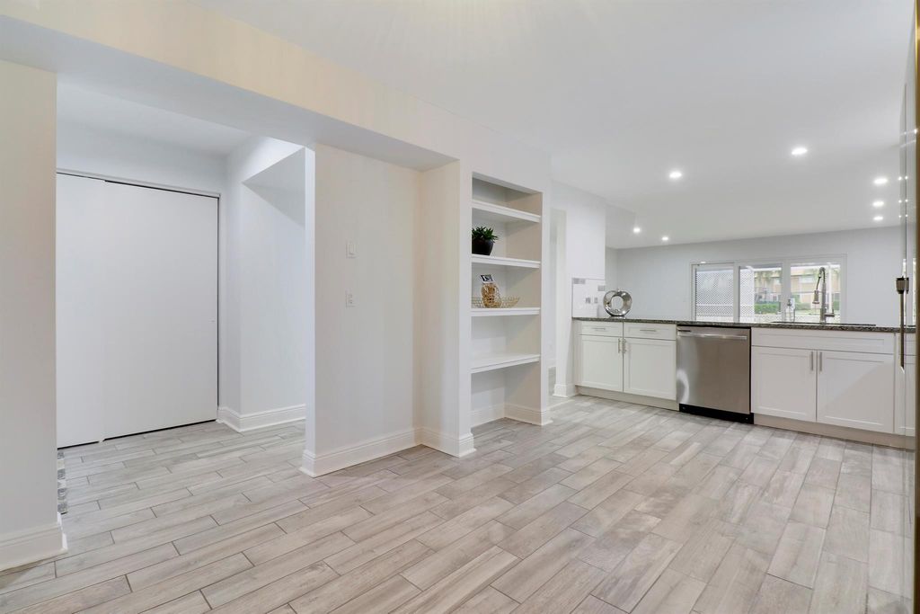 Photo of 372 Maplecrest Circle, Jupiter, FL 33458 (MLS # R10966538)