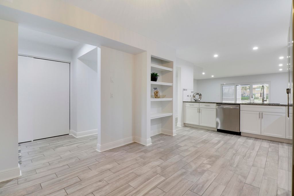 Photo of 372 Maplecrest Circle, Jupiter, FL 33458 (MLS # R10966538)