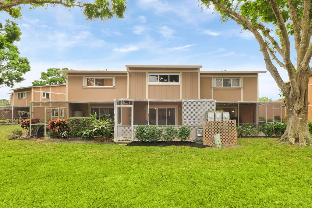Photo of 372 Maplecrest Circle, Jupiter, FL 33458 (MLS # R10966538)