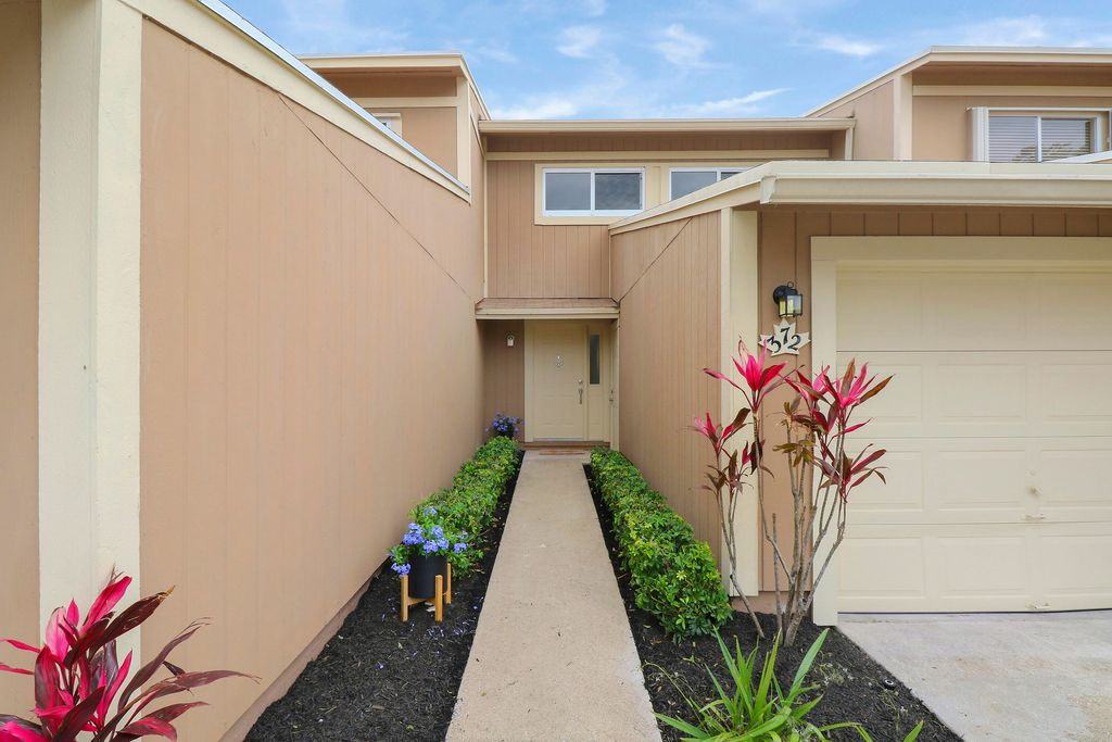 Photo of 372 Maplecrest Circle, Jupiter, FL 33458 (MLS # R10966538)