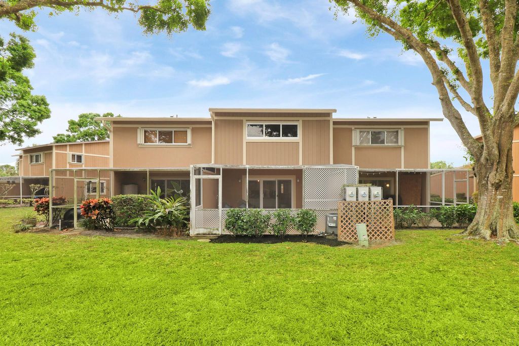 Photo of 372 Maplecrest Circle, Jupiter, FL 33458 (MLS # R10966538)