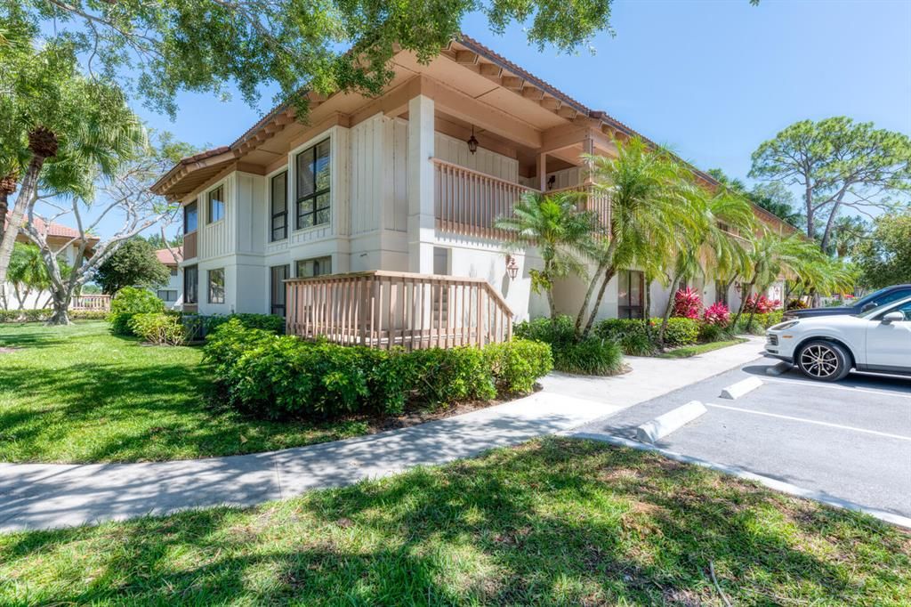 Photo of 433 Brackenwood Lane N, Palm Beach Gardens, FL 33418 (MLS # R10709535)