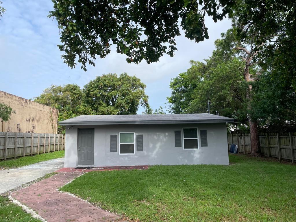 COMPLETELY REMODELED 2 BED / 1 BATH HOME ON 9000 SQUARE FOOT PROPERTY WITH PRIVACY FENCE SURROUNDING WHOLE PROPERTY! IMPACT WINDOWS, CENTRAL A/C, ETC. CLOSE TO DOWNTOWN, SCHOOLS, I-95 AND THE BEACH. PROPERTY IS ZONED COMMERCIAL SO IT IS PERFECT TO PARK COMMERCIAL VEHICLES. THIS PROPERTY IS AVAILABLE FOR SEPTERMBER 15, 2025 MOVE IN.