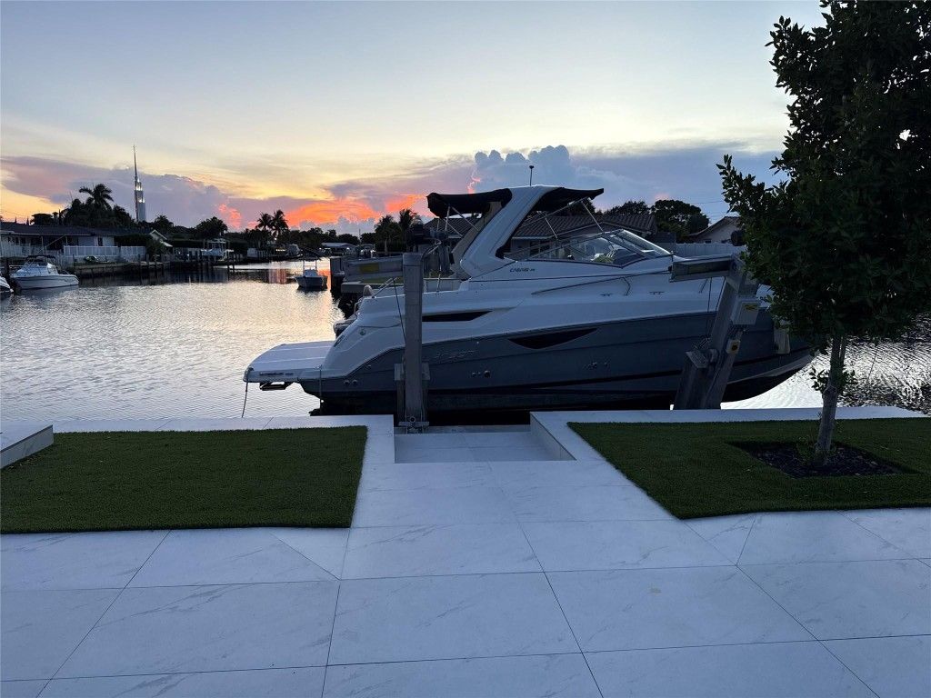 Photo of 5641 Bayview Drive, Fort Lauderdale, FL 33308 (MLS # F10515091)