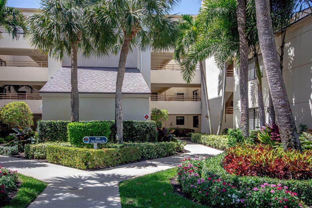 Photo of 312 Oak Harbour Drive, Juno Beach, FL 33408 (MLS # R10876940)