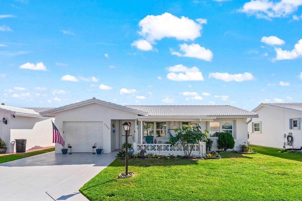 Photo of 2386 SW 13th Avenue, Boynton Beach, FL 33426 (MLS # R11062284)