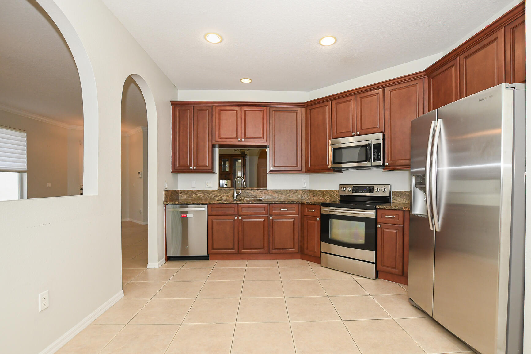 LAKE FOREST POINTE - Residential