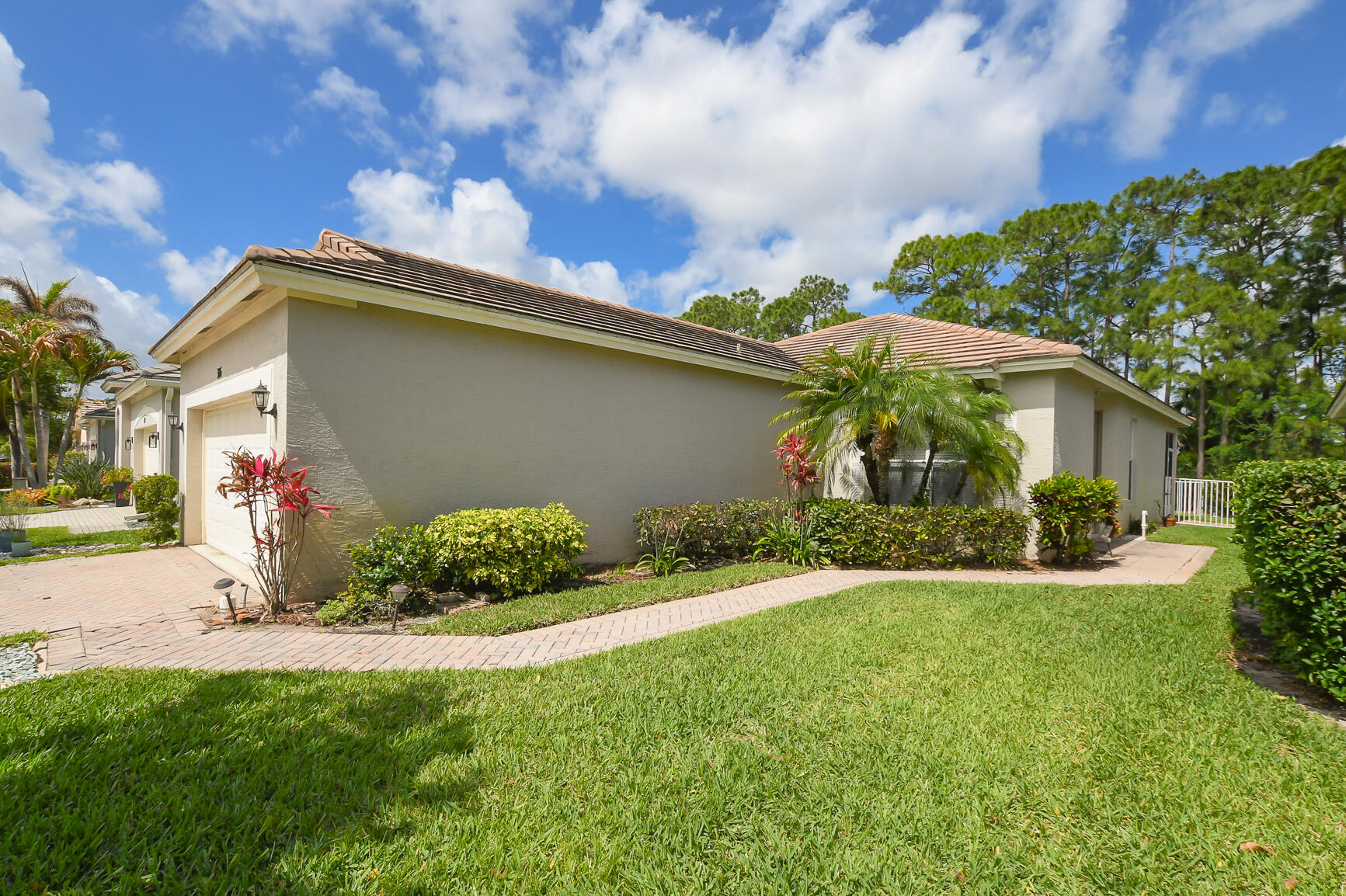 LAKE FOREST POINTE - Residential