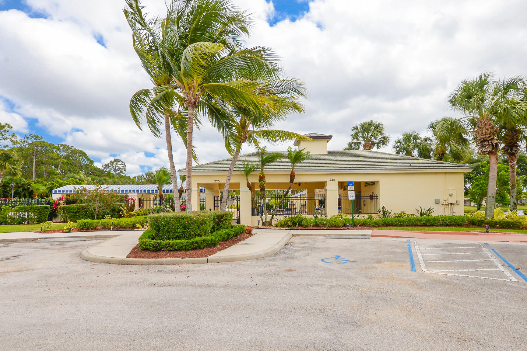 LAKE FOREST POINTE - Residential