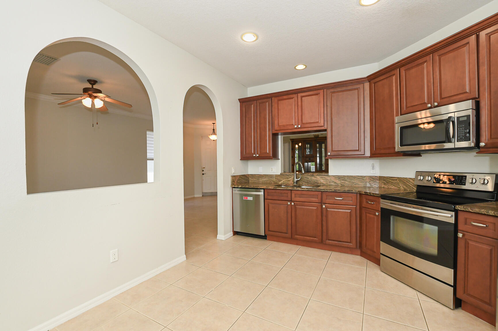 LAKE FOREST POINTE - Residential