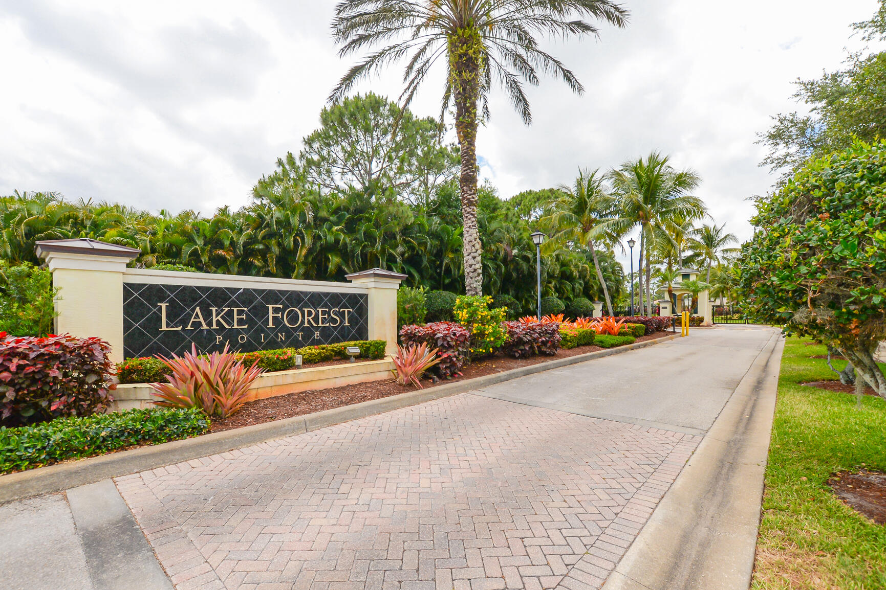 LAKE FOREST POINTE - Residential
