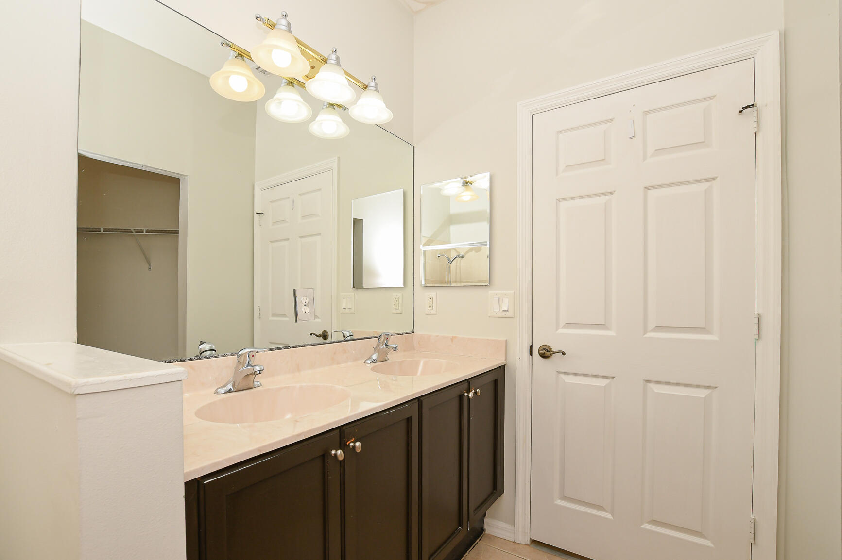 LAKE FOREST POINTE - Residential