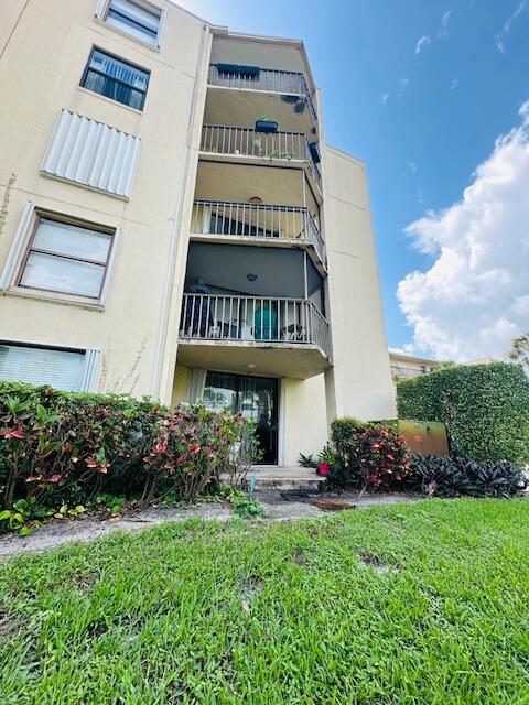 HIDDEN HARBOUR OF THE PALM BEACHES CONDO - Residential Lease