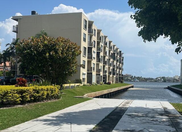 HIDDEN HARBOUR OF THE PALM BEACHES CONDO - Residential Lease