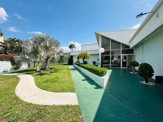 HIDDEN HARBOUR OF THE PALM BEACHES CONDO - Residential Lease