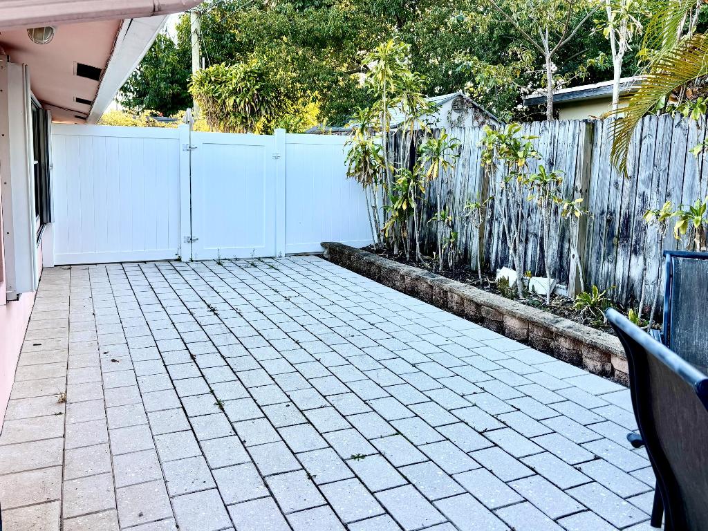 CORAL RIDGE ISLES - Residential Lease