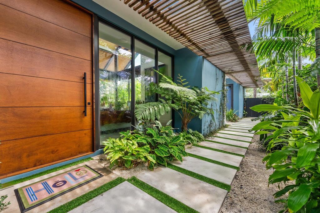 Photo of 105 George Bush Boulevard, Delray Beach, FL 33444 (MLS # R11019371)