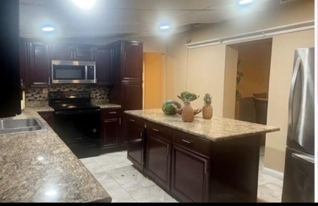 729 Ilex Court