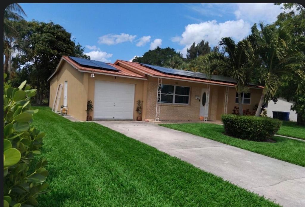Photo of 729 Ilex Court, West Palm Beach, FL 33403 (MLS # B26028240)