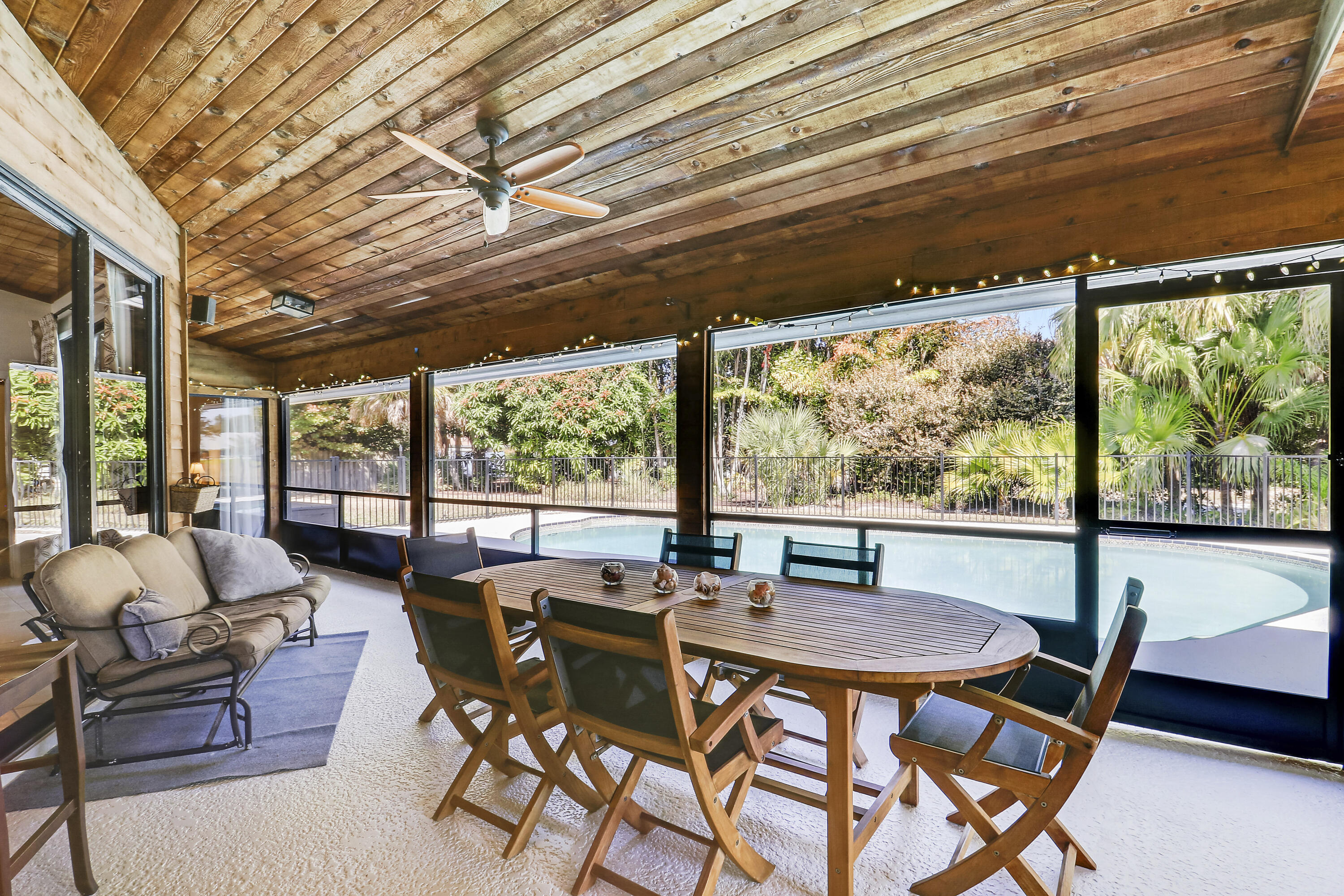 899 NE Juniper Place