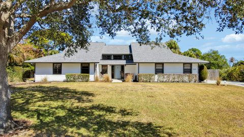 Photo of 899 NE Juniper Place, Jensen Beach, FL 34957 (MLS # R11163059)