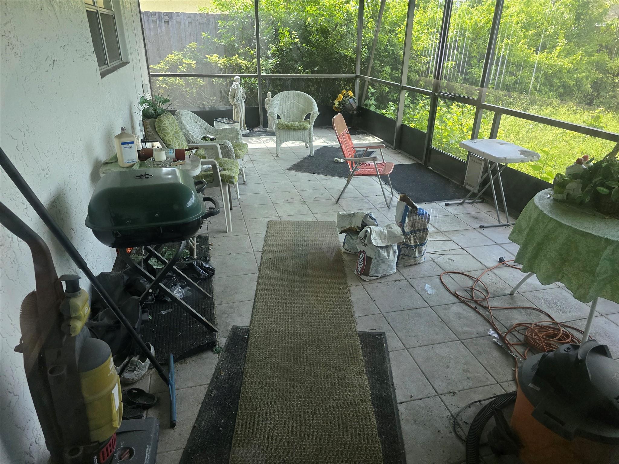 11440 NW 46th Pl, Sunrise, FL, 33323/$475,000 2 11440 NW 46th Pl