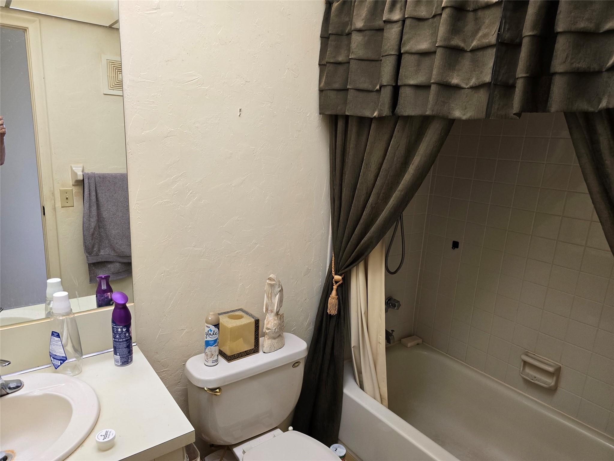 11440 NW 46th Pl, Sunrise, FL, 33323/$475,000 3 11440 NW 46th Pl