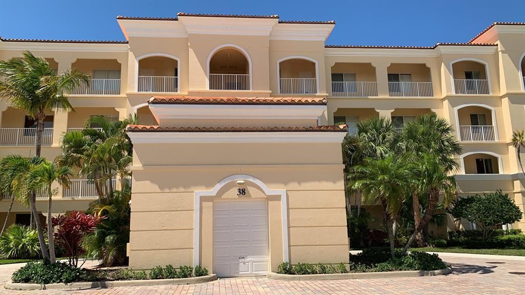 Photo of 38 Harbour Isle Drive E #104, Fort Pierce, FL 34949 (MLS # R10878647)